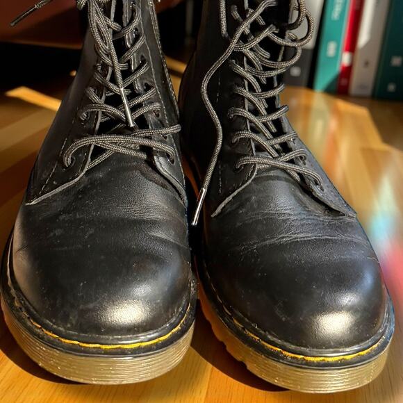 Women's Sz 5 DR. MARTENS 1460 Barely Worn Black Leather Side Zip Up Combat Boots - Picture 1 of 11
